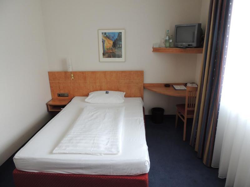 Airport Business Hotel Koeln Buitenkant foto