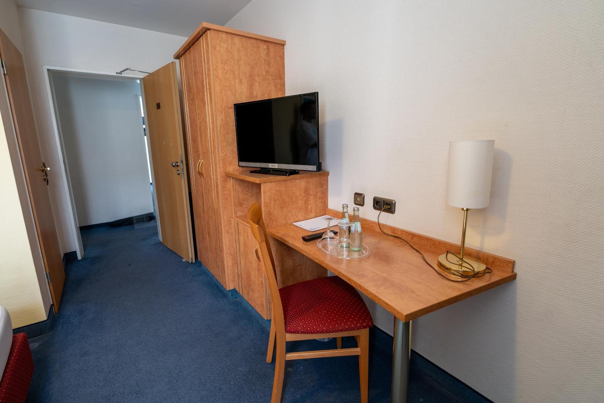 Airport Business Hotel Koeln Buitenkant foto