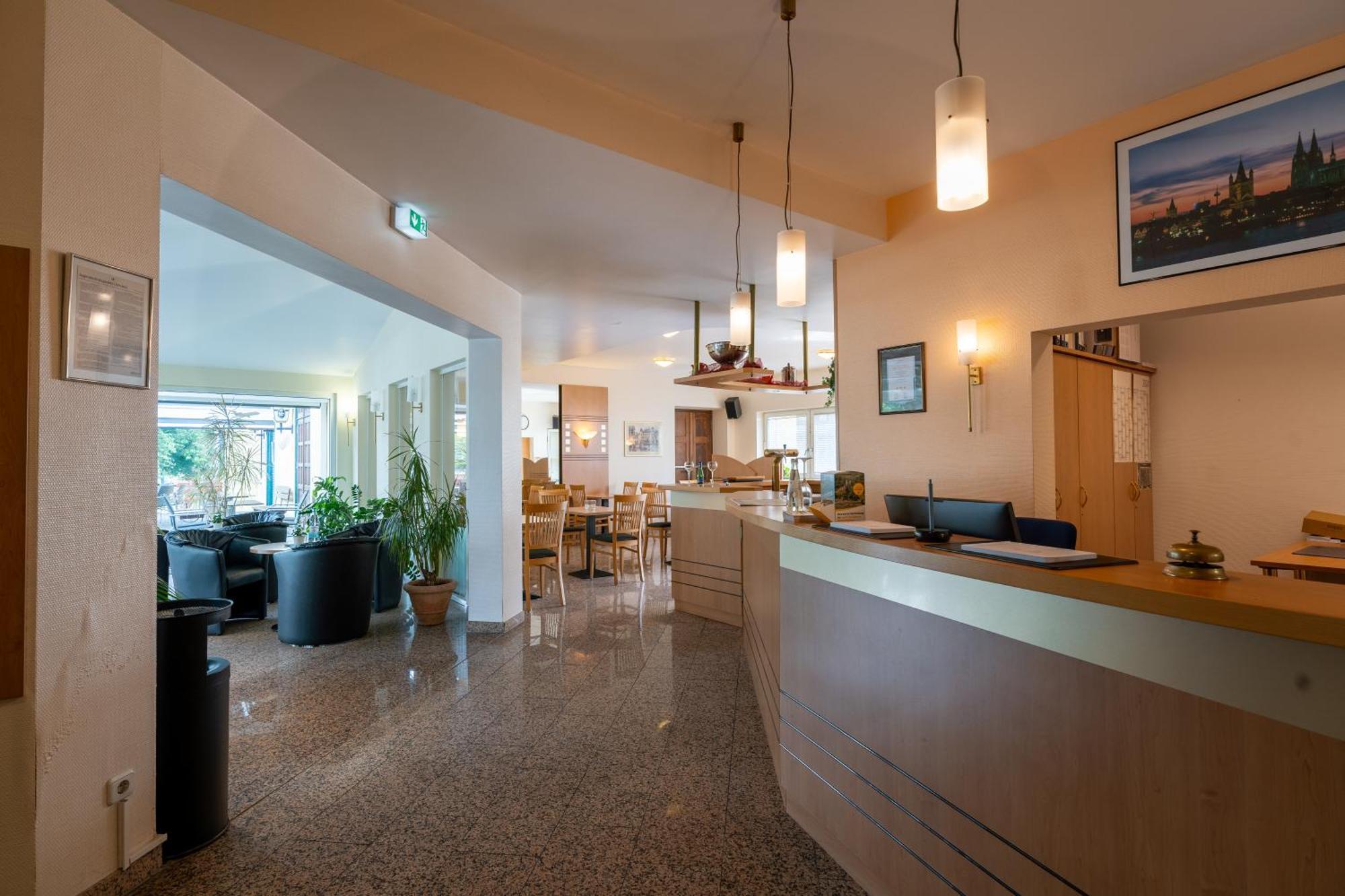 Airport Business Hotel Koeln Buitenkant foto